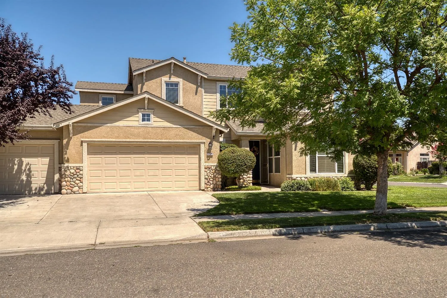 3265 Lemmons St photo 1