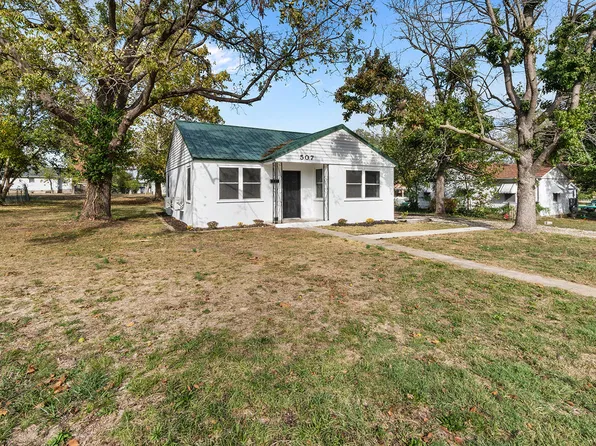 507 E Highland Street, Aurora, MO 65605