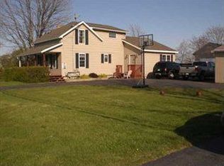 4424 Beach Ridge Rd, Lockport, NY 14094