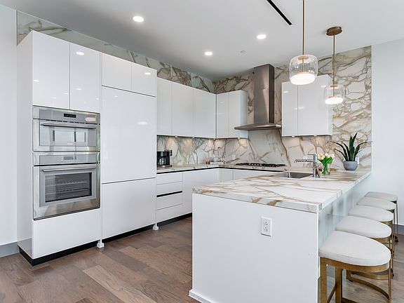 4th image of 123 Lexington Ave #1505