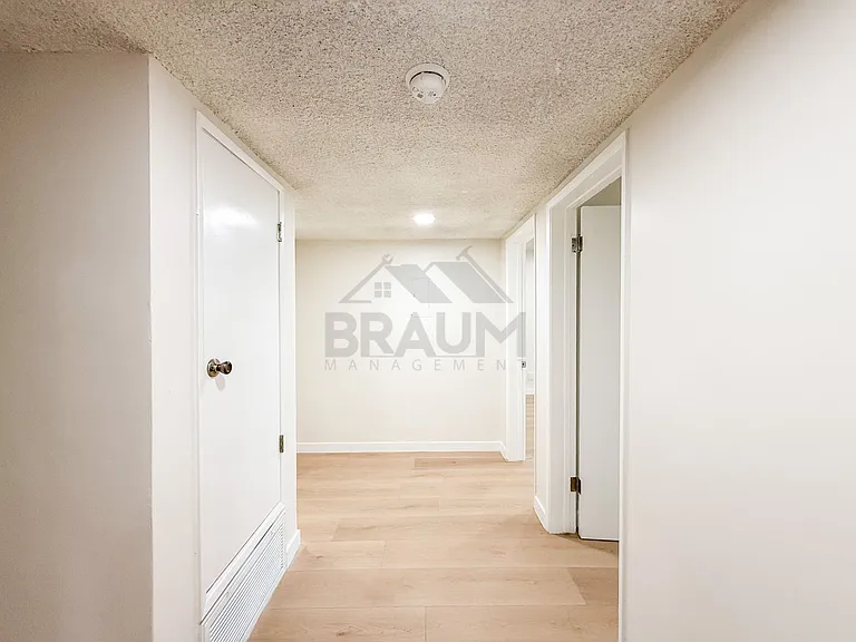 6041 WHITSETT — Photo 17
