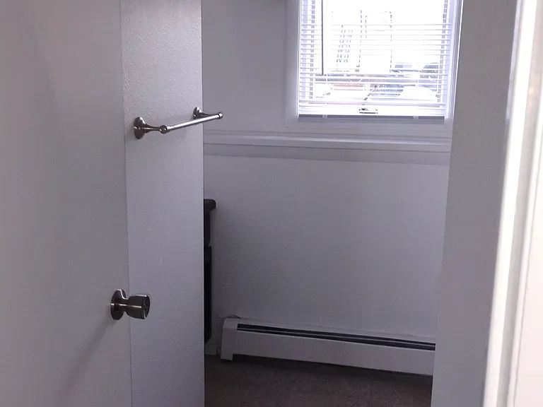 754 E 5th St #4 — Photo 8