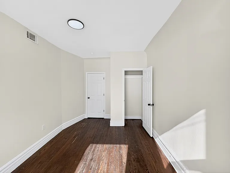 345 Walnut St #3R — Photo 8