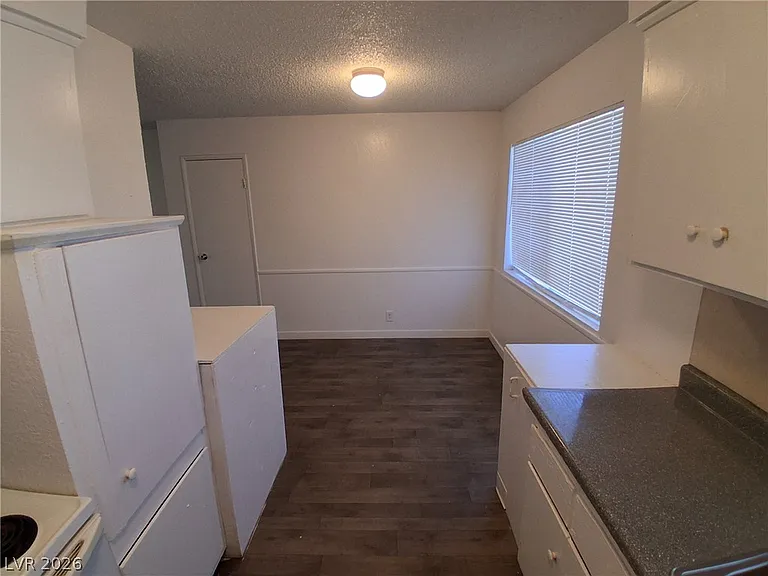 2100 Sunrise Ave #6 — Photo 8