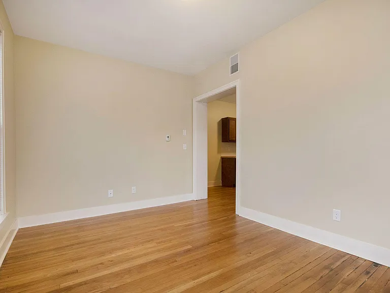 220 Eastern Ave SE #1 — Photo 9