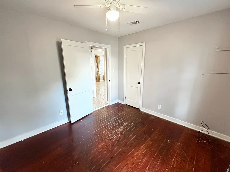 1st Bedroom, large closet