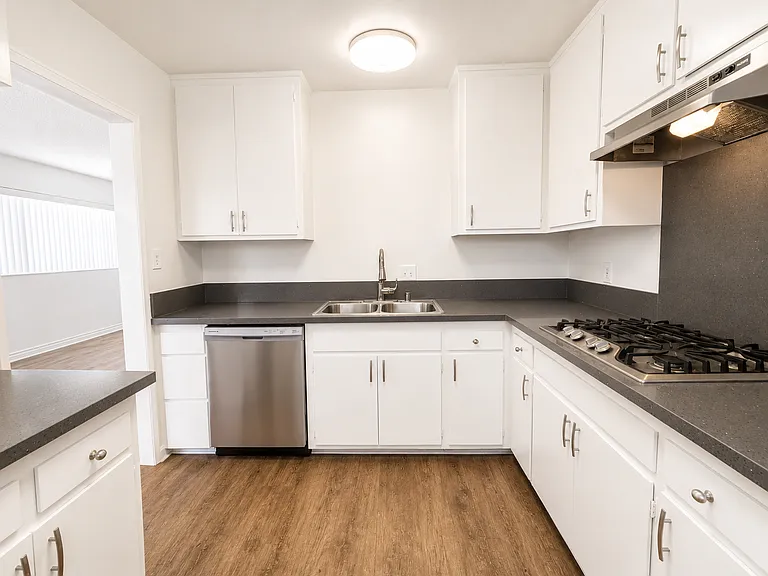 135 N Hayworth Ave #305 — Photo 7