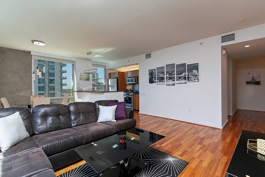 2 bed, 2.0 bath, $4,325 — Photo 2