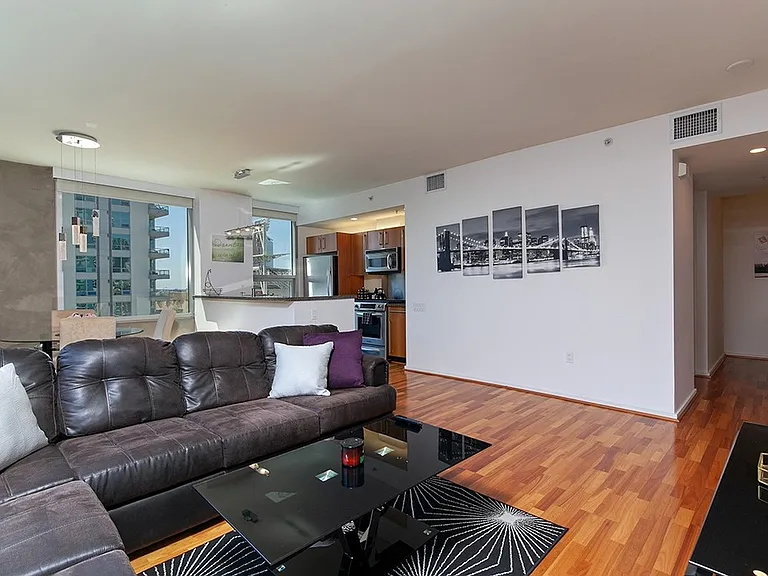 321 10th Ave #807 — Photo 2