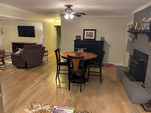 Dining with Fieplace