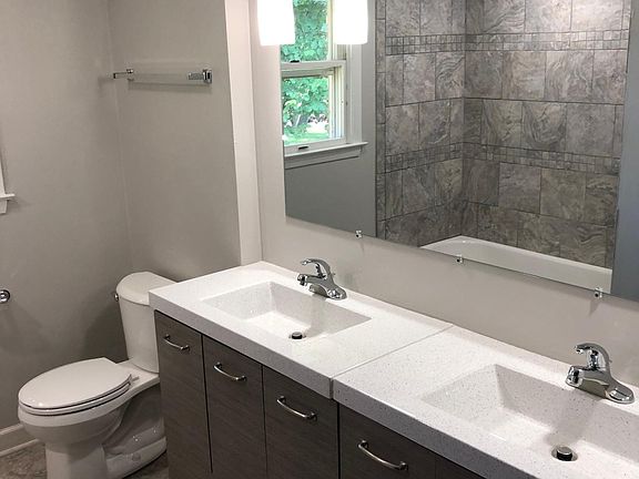 3rd image of 554-556 Sandra Ln