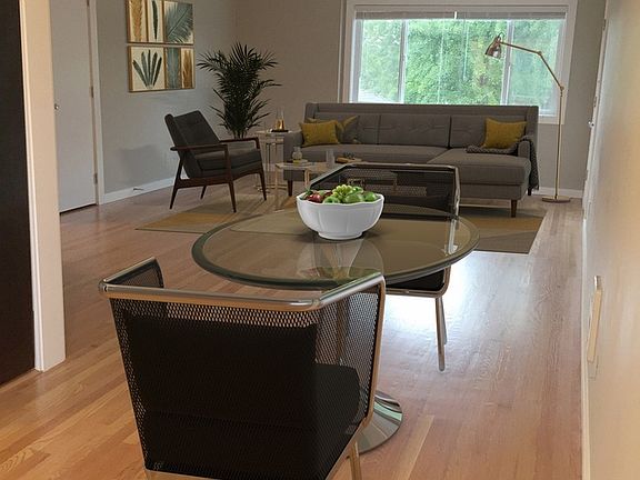 4th image of 7131 N Maryland Ave #7135-A