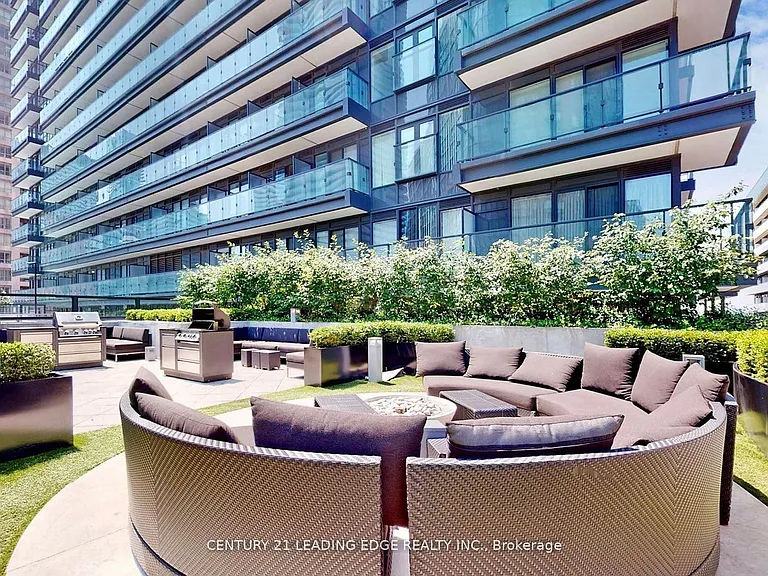 955 Bay St #913 — Photo 21