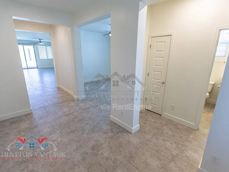 16264 W Canterbury Dr — Photo 6