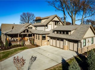 17788 Edgewater Dr, Lakewood, OH 44107