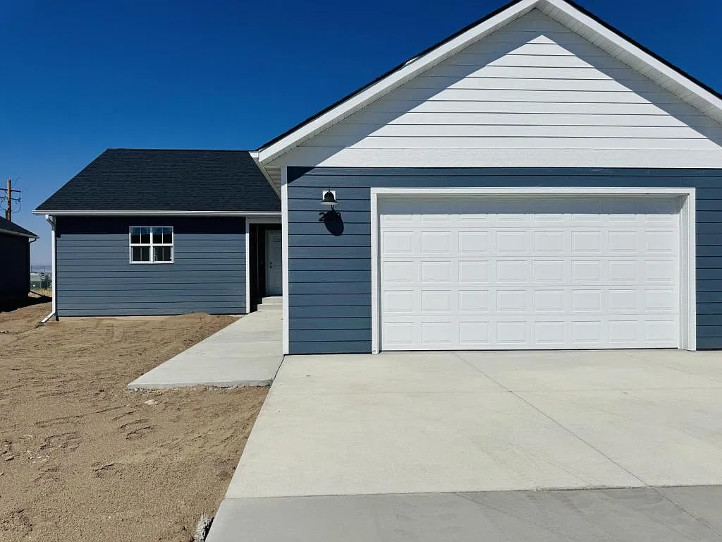 208 Kinross Ct — Photo 2