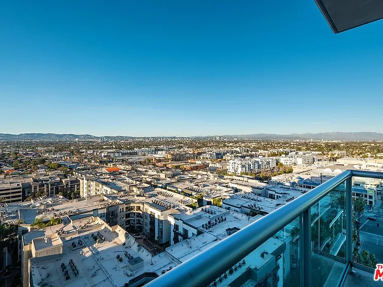 13650 Marina Pointe Dr #1706 — Photo 20