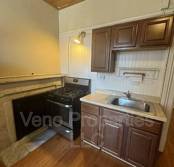 16 2nd St #2R — Photo 2
