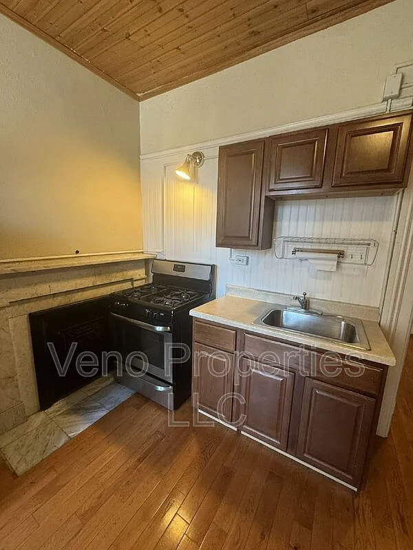 Building Photo - 16 2nd St #2R