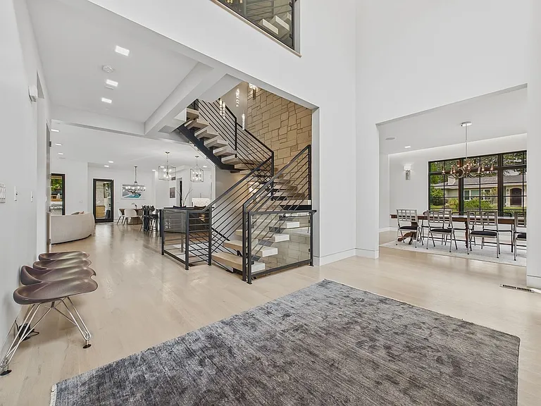 155 N Southmoor Dr — Photo 16