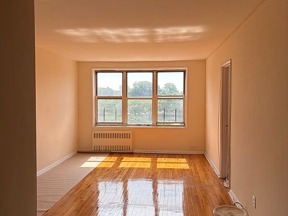 2nd image of 345 Bronx River Rd APT 6C