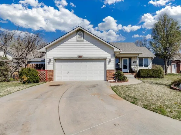 1220 N Timberleaf Dr, Derby, KS 67037