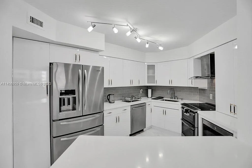 3 bed, 1360 sqft, $6,500 — Photo 1