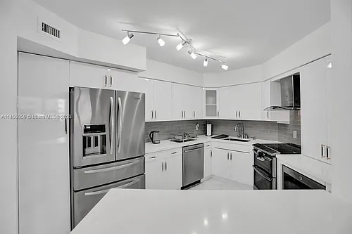 5161 Collins Ave #412 Photo 1