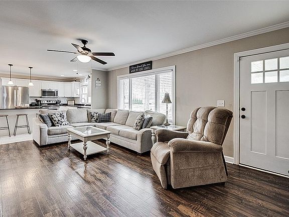 3rd image of 2571 Stutts Rd