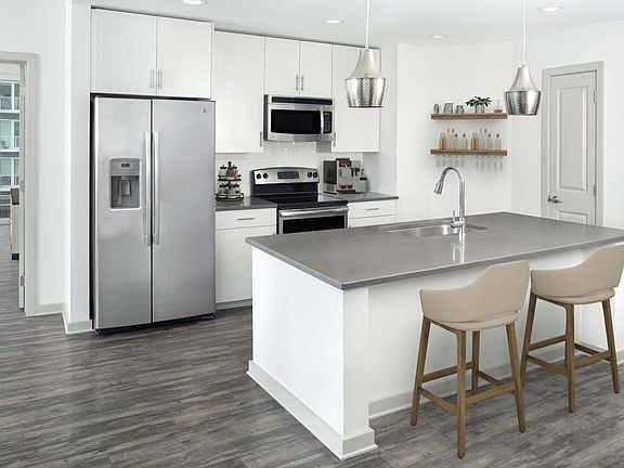 2nd image of 1515 Demonbreun St #1016