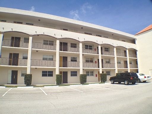 1st image of 20 Yacht Club Dr APT 105B