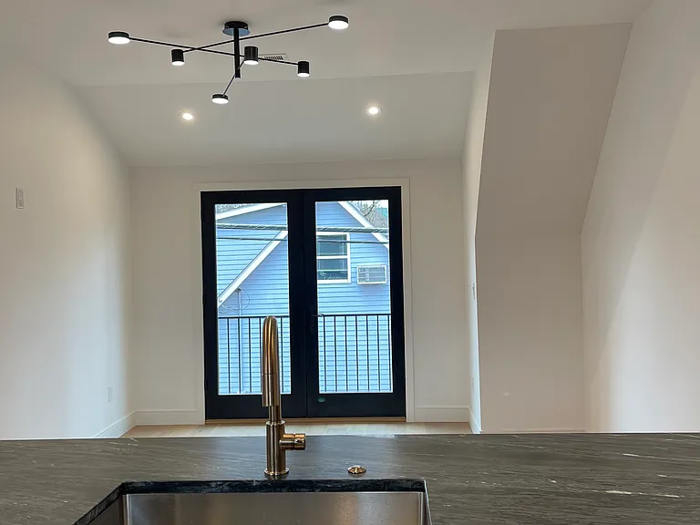 704 N Highland Ave #CARRIAGE HOUSE — Photo 6
