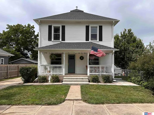 517 S 1st St, Seward, NE 68434