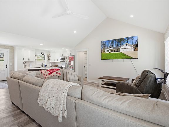 5th image of 119 Brook Ln