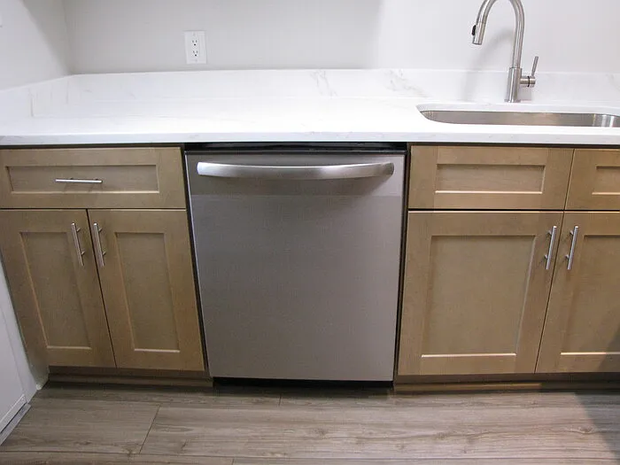 220 Elizabeth St — Photo 7