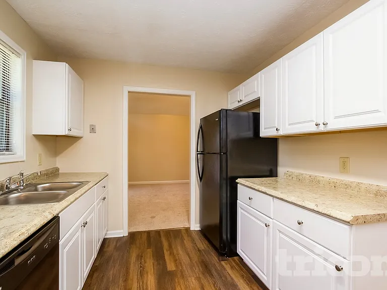 4251 Cary Dr — Photo 6