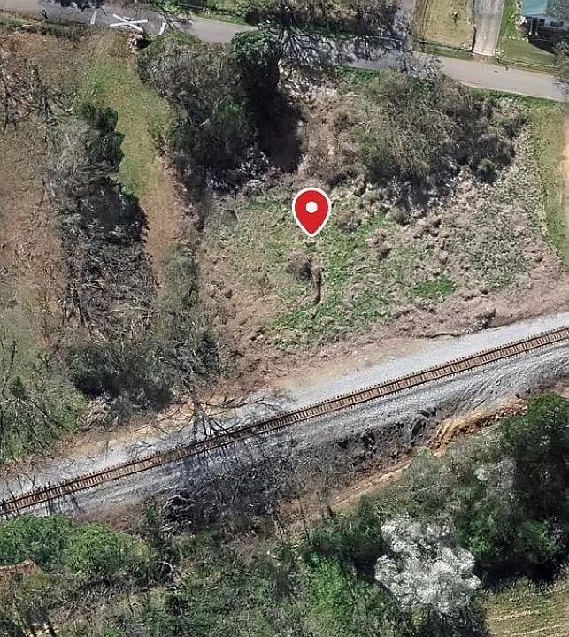 2nd image of 1930 Brackett Loop Rd #20