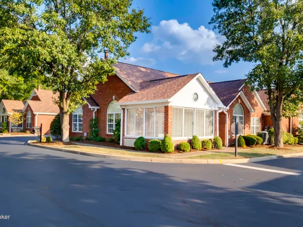 8228 Saint Andrews Village Dr, Louisville, KY 40241