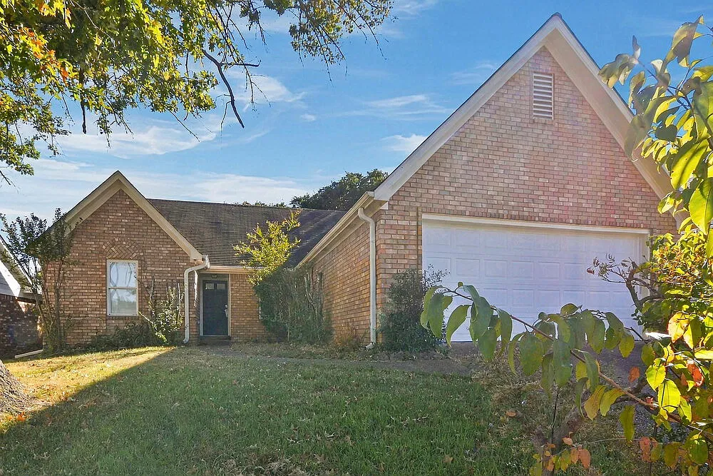 3 bed, 2.0 bath, 1419 sqft, $1,795 — Photo 3