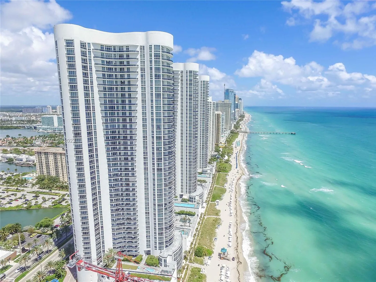 15901 Collins Ave — Photo 2