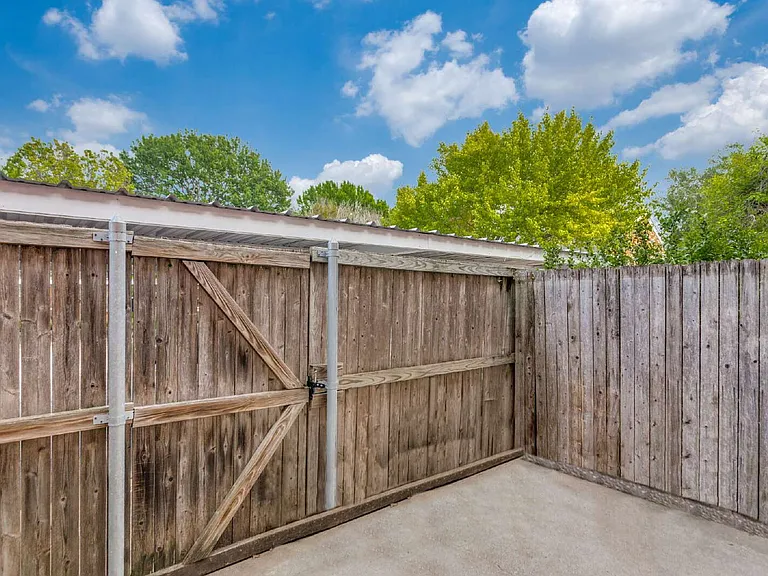 1255 Roaring Springs Rd — Photo 11