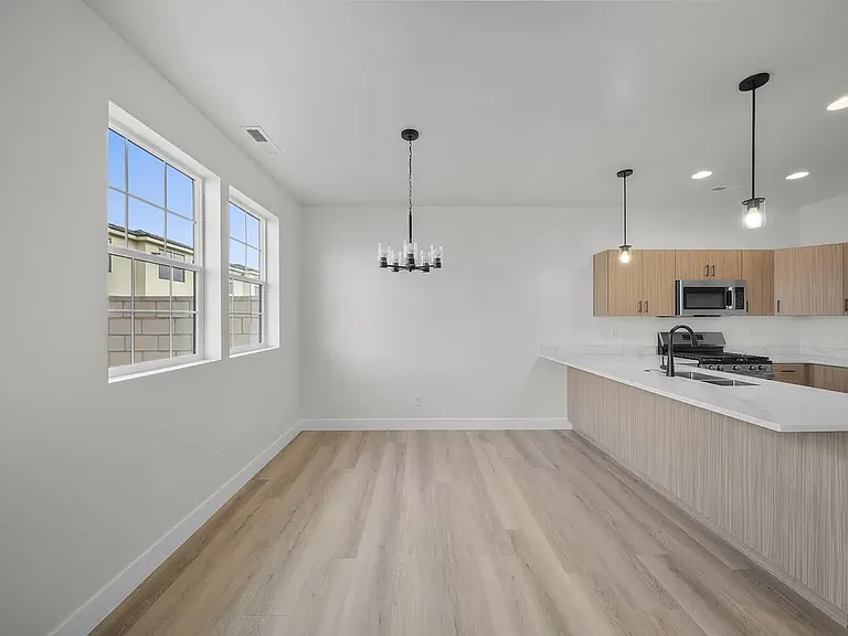 2305 E Kiabito Ln — Photo 8