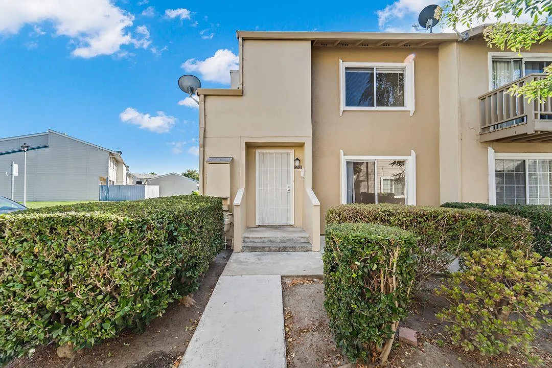 3 bed, 1.5 bath, 1137 sqft, $3,295 — Photo 1