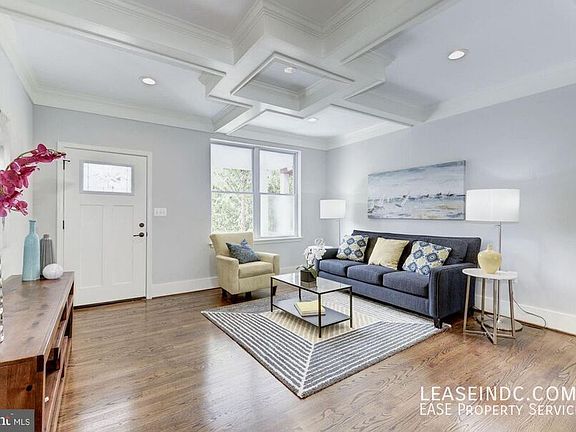 4th image of 2129 4th St NE