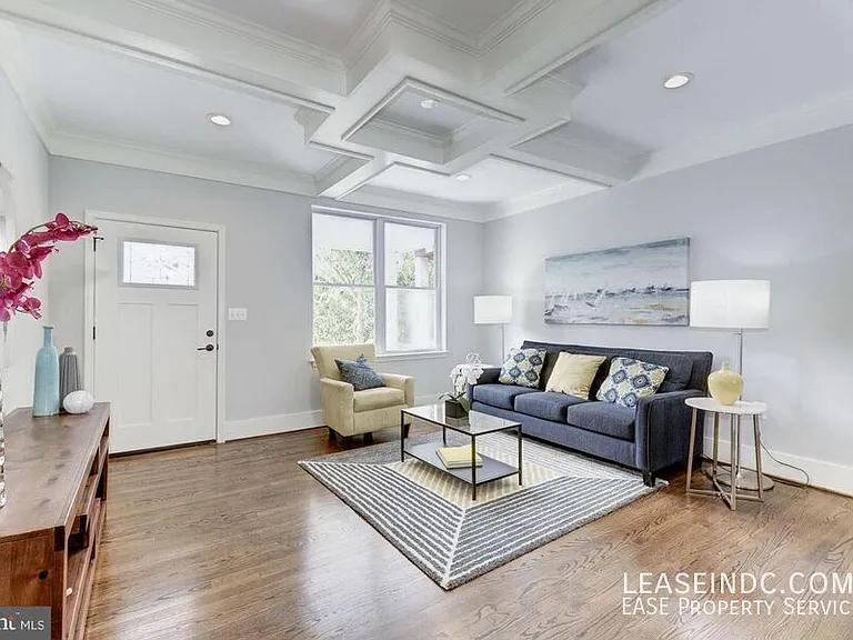 2129 4th St NE — Photo 4