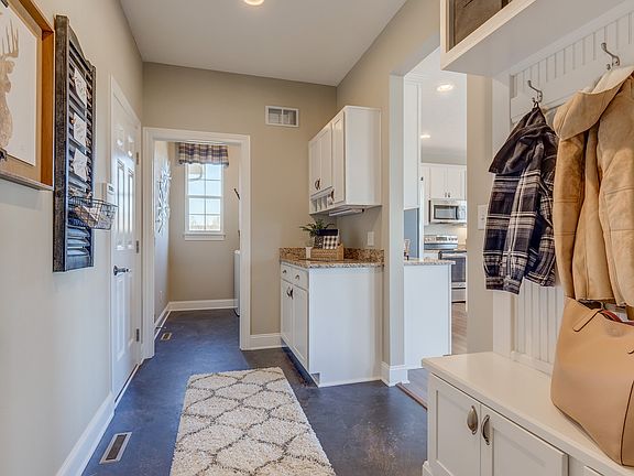 Convenient HovHall off garage