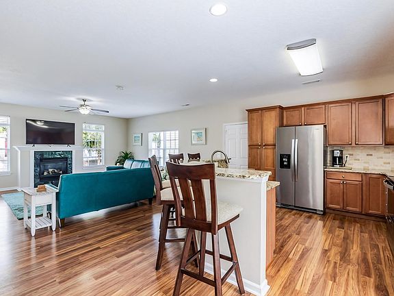 4th image of 27 Palmas Dr.