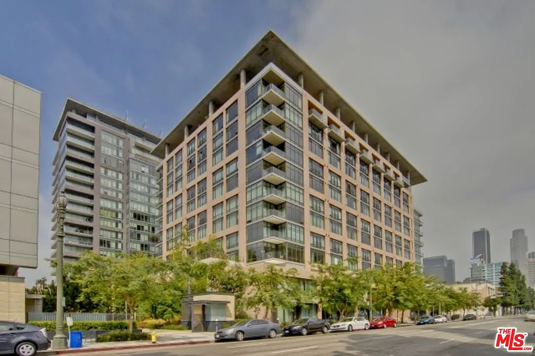 1 bed, 1.0 bath, 1100 sqft, $2,600 — Photo 2