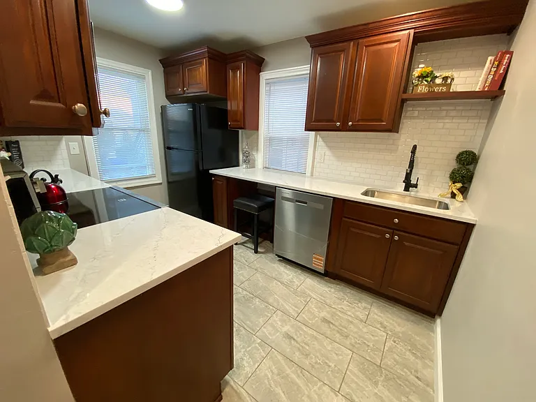 50 Lupton Ave — Photo 6