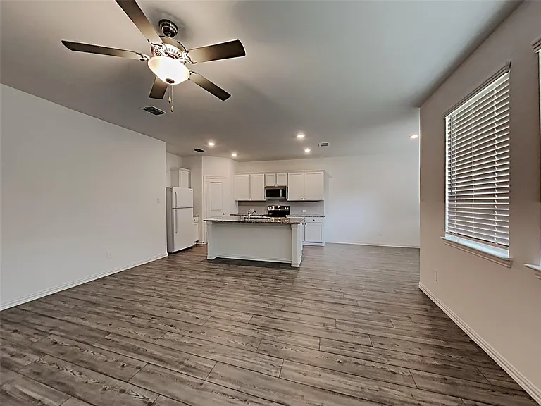 629 Fitzroy Ln — Photo 9